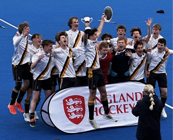 Ardingly Hockey bearbeitet